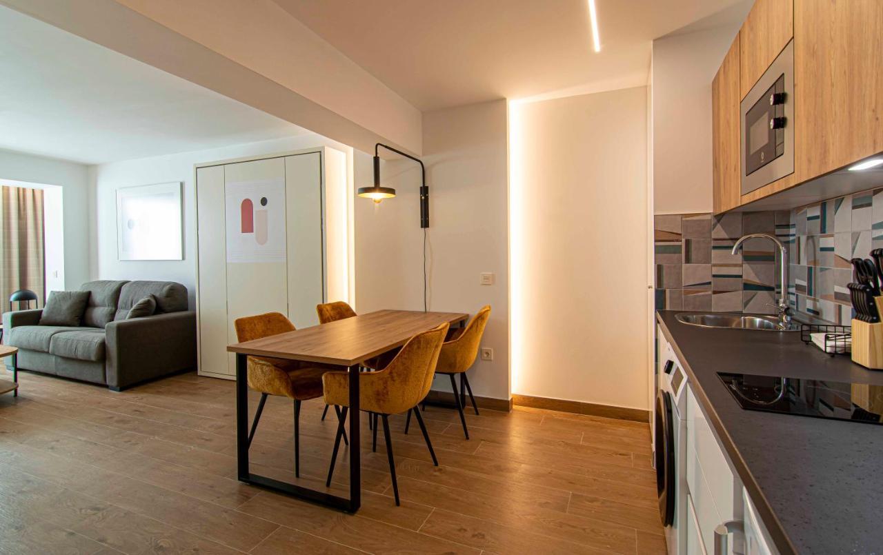 Apartamentos 1 Abril Málaga Extérieur photo