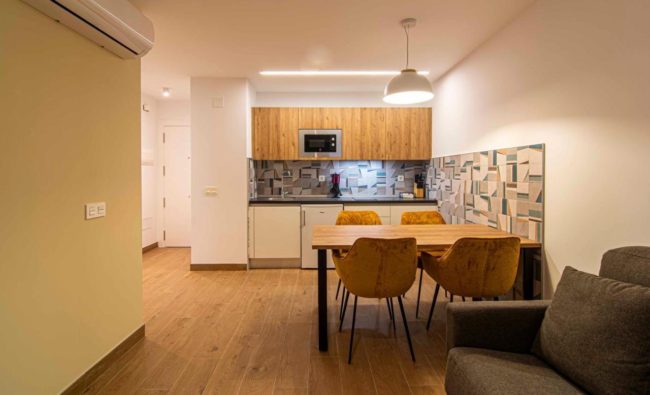 Apartamentos 1 Abril Málaga Extérieur photo