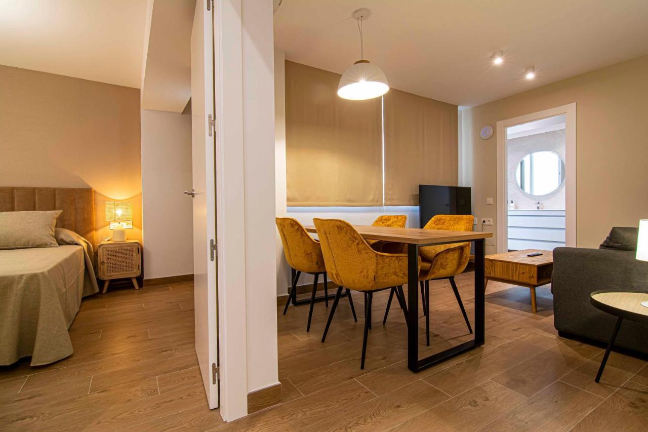Apartamentos 1 Abril Málaga Extérieur photo
