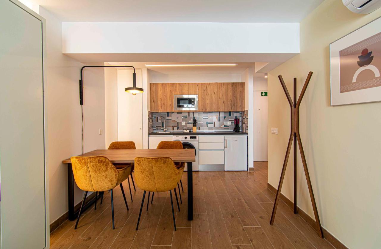 Apartamentos 1 Abril Málaga Extérieur photo