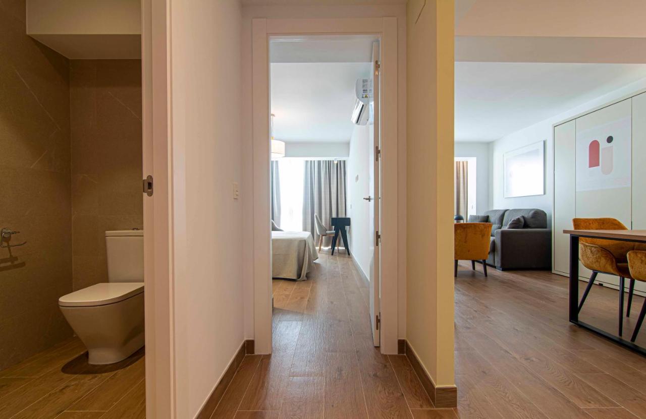 Apartamentos 1 Abril Málaga Extérieur photo