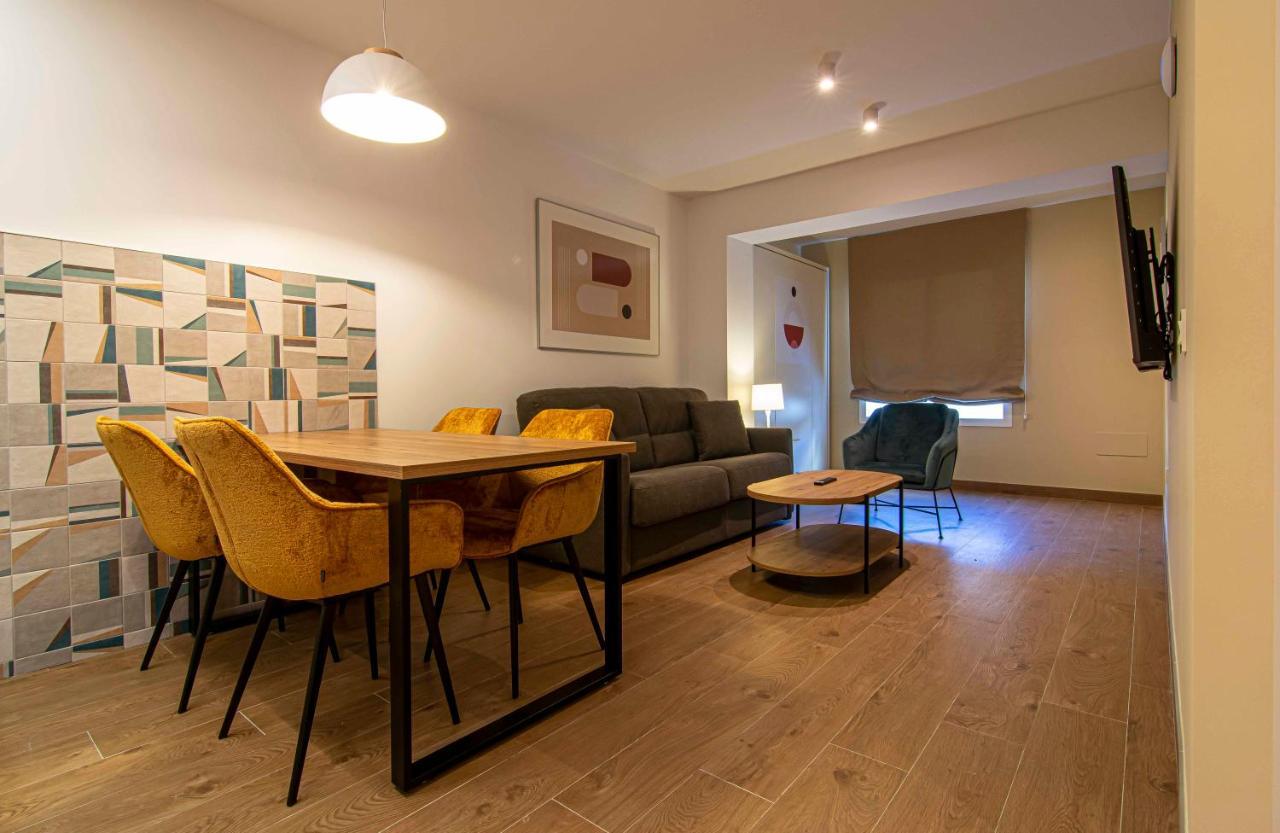 Apartamentos 1 Abril Málaga Extérieur photo