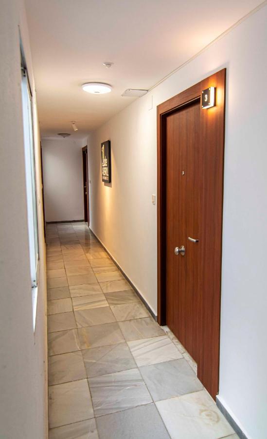 Apartamentos 1 Abril Málaga Extérieur photo